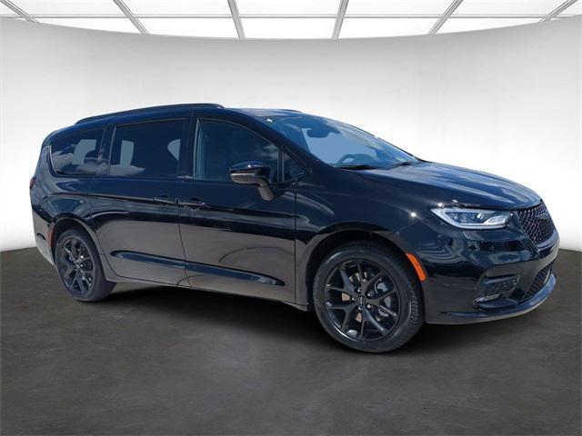 new 2024 Chrysler Pacifica car, priced at $41,077