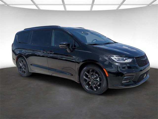 new 2024 Chrysler Pacifica car, priced at $43,369