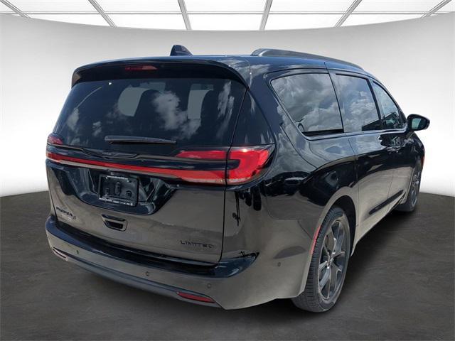 new 2024 Chrysler Pacifica car, priced at $43,369