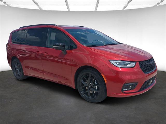 new 2024 Chrysler Pacifica car, priced at $42,537