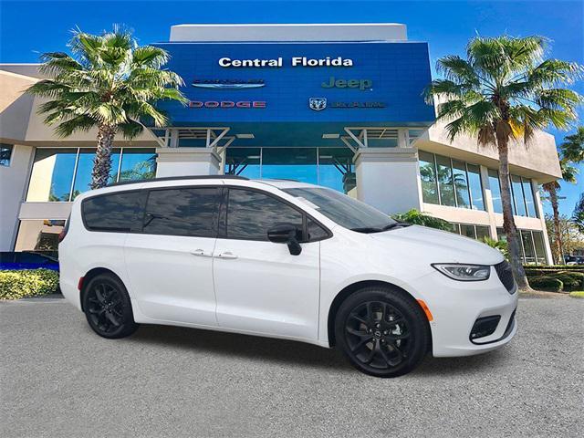new 2025 Chrysler Pacifica car, priced at $48,007
