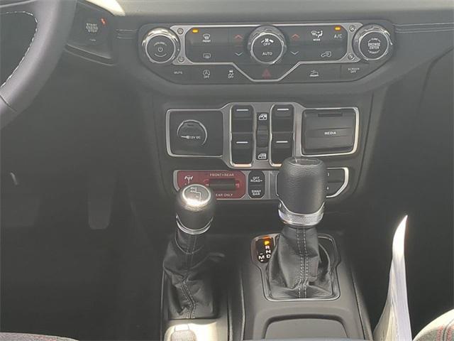 new 2025 Jeep Gladiator car, priced at $46,208