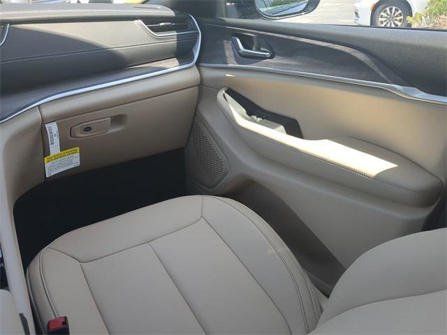 new 2025 Jeep Grand Cherokee car, priced at $43,045