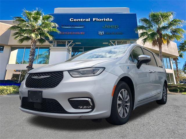 used 2023 Chrysler Pacifica Hybrid car, priced at $25,999