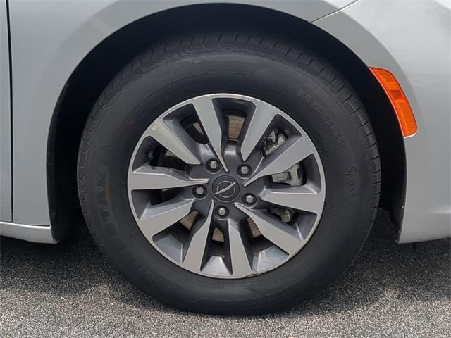 used 2023 Chrysler Pacifica Hybrid car, priced at $25,999