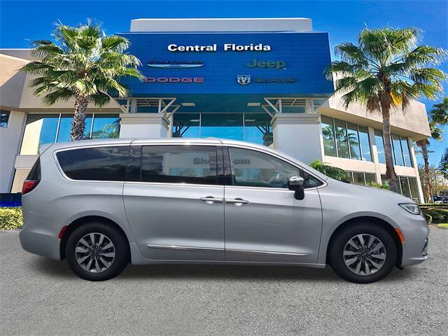 used 2023 Chrysler Pacifica Hybrid car, priced at $25,999