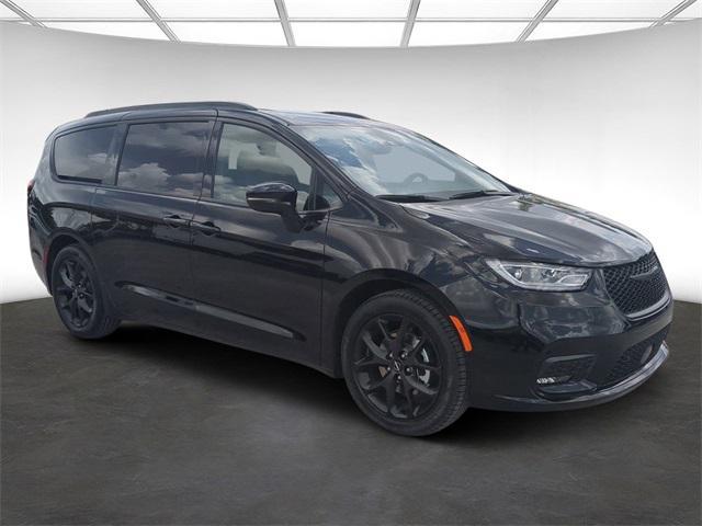 new 2024 Chrysler Pacifica car, priced at $43,369