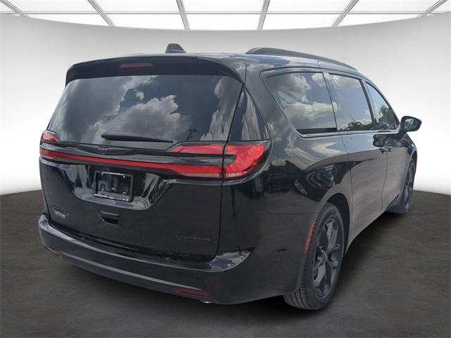 new 2024 Chrysler Pacifica car, priced at $43,369