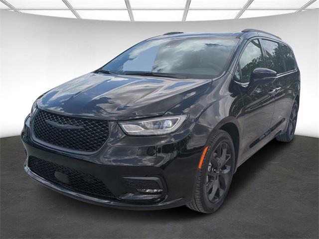 new 2024 Chrysler Pacifica car, priced at $43,369