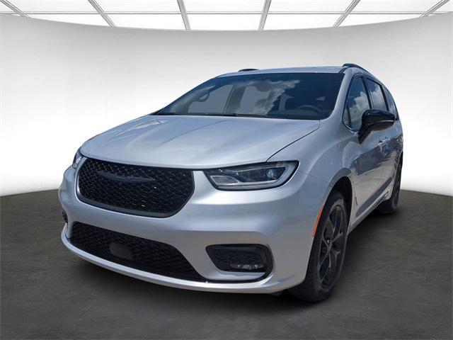 new 2024 Chrysler Pacifica car, priced at $41,245