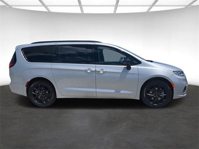 new 2024 Chrysler Pacifica car, priced at $41,245