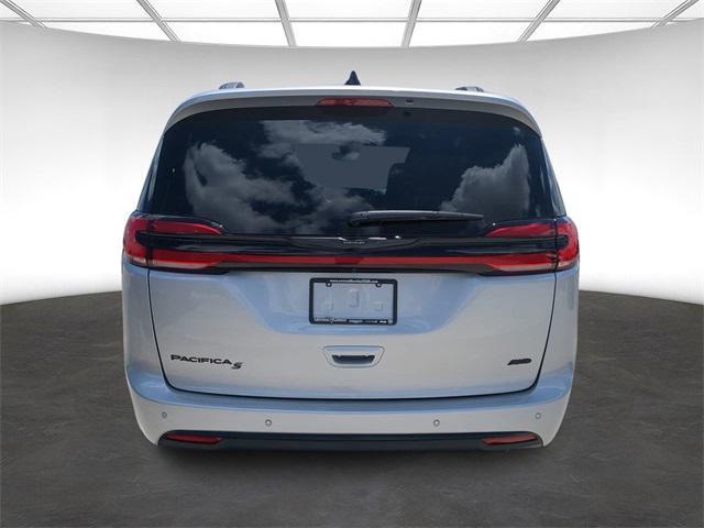 new 2024 Chrysler Pacifica car, priced at $41,245