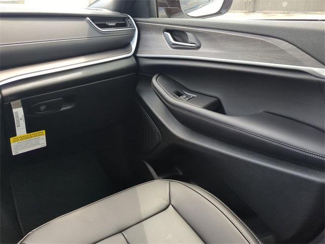new 2025 Jeep Grand Cherokee car, priced at $37,990