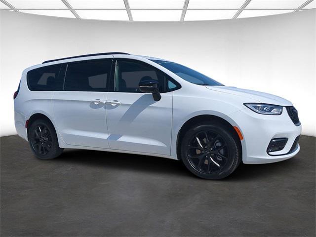 new 2024 Chrysler Pacifica car, priced at $44,737