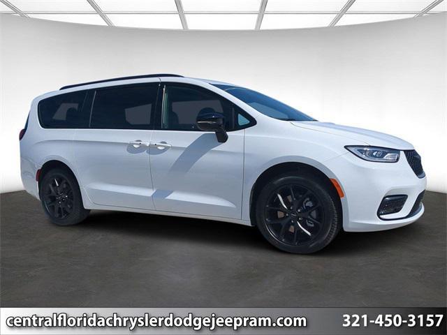 new 2024 Chrysler Pacifica car, priced at $44,737