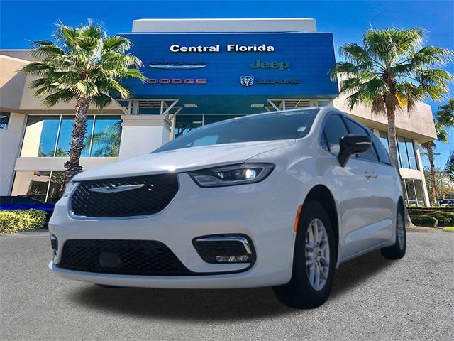 new 2025 Chrysler Pacifica car, priced at $42,561