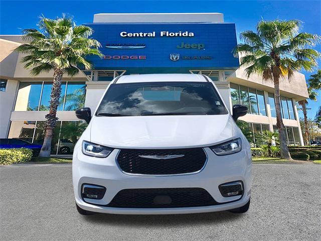 new 2025 Chrysler Pacifica car, priced at $42,561