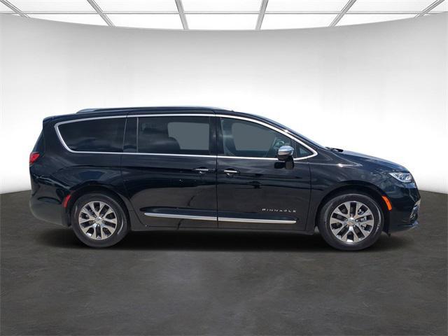 new 2024 Chrysler Pacifica car, priced at $44,636