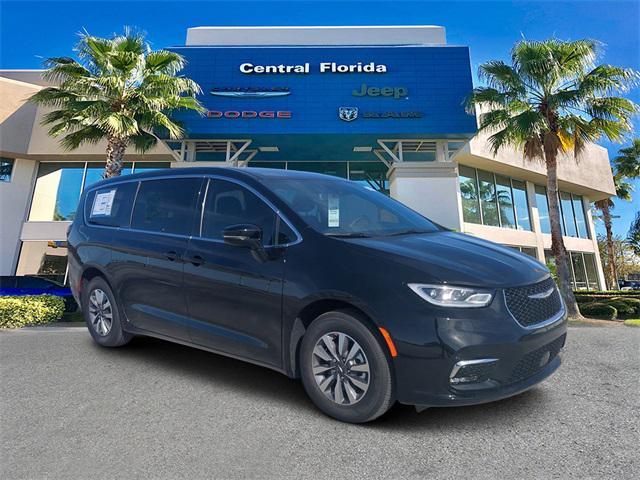 new 2025 Chrysler Pacifica Hybrid car, priced at $45,750