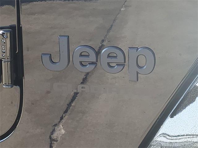 new 2024 Jeep Gladiator car, priced at $40,800