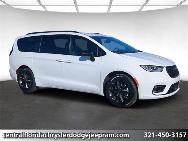 new 2024 Chrysler Pacifica car, priced at $44,265
