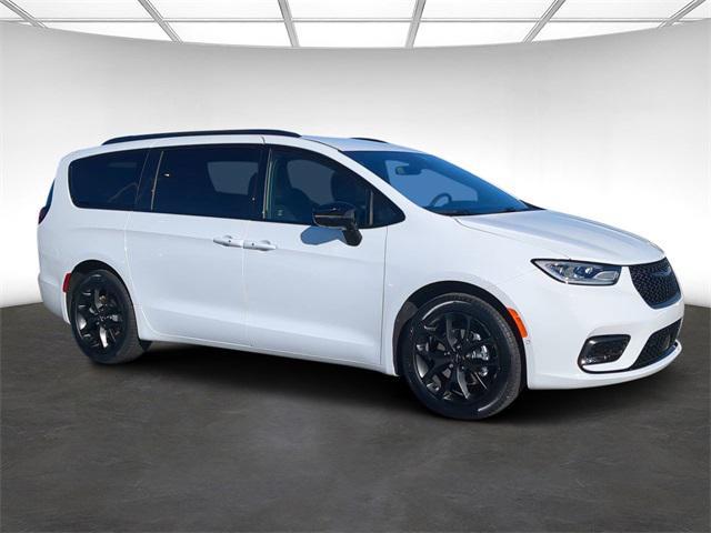 new 2024 Chrysler Pacifica car, priced at $42,583