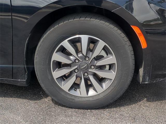 used 2023 Chrysler Pacifica Hybrid car, priced at $28,499