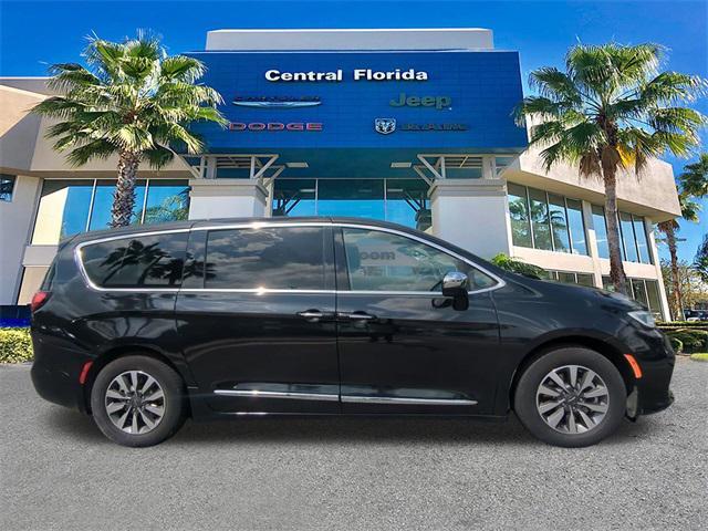 used 2023 Chrysler Pacifica Hybrid car, priced at $28,499