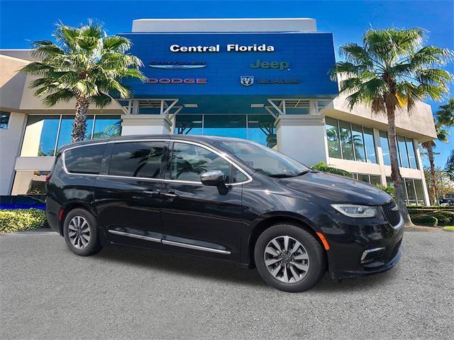 used 2023 Chrysler Pacifica Hybrid car, priced at $28,499