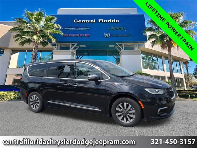 used 2023 Chrysler Pacifica Hybrid car, priced at $28,499