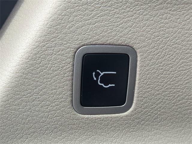 used 2023 Chrysler Pacifica Hybrid car, priced at $28,499