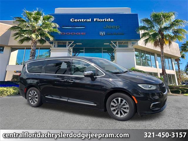 used 2023 Chrysler Pacifica Hybrid car, priced at $28,499