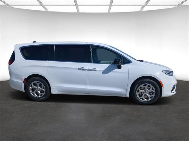new 2024 Chrysler Pacifica car, priced at $48,247