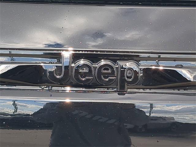 new 2025 Jeep Grand Cherokee car, priced at $42,159