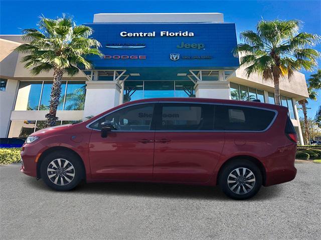 new 2025 Chrysler Pacifica Hybrid car, priced at $47,025