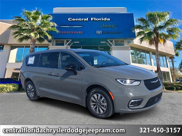 new 2025 Chrysler Pacifica Hybrid car, priced at $48,025