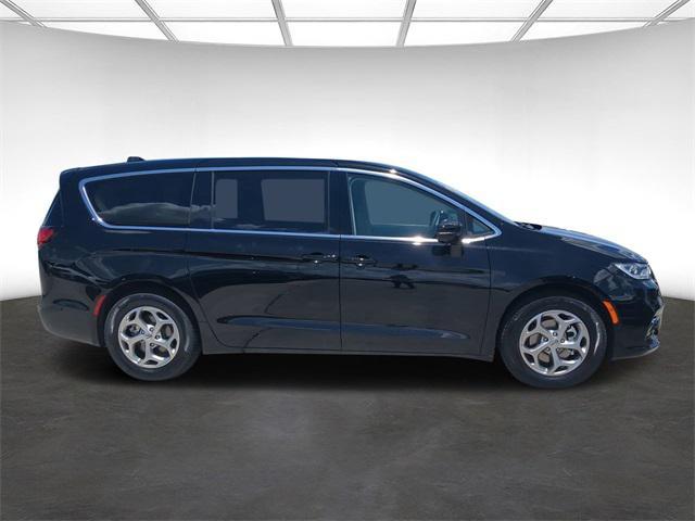 new 2024 Chrysler Pacifica car, priced at $41,789