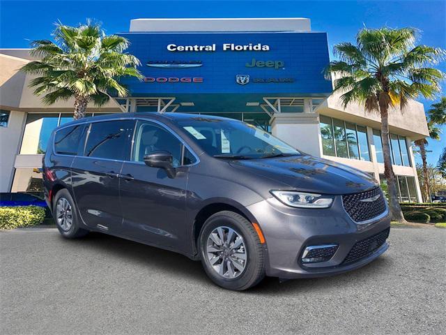 used 2022 Chrysler Pacifica Hybrid car, priced at $21,749