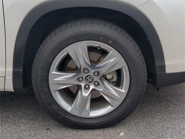 used 2019 Toyota Highlander car, priced at $20,999