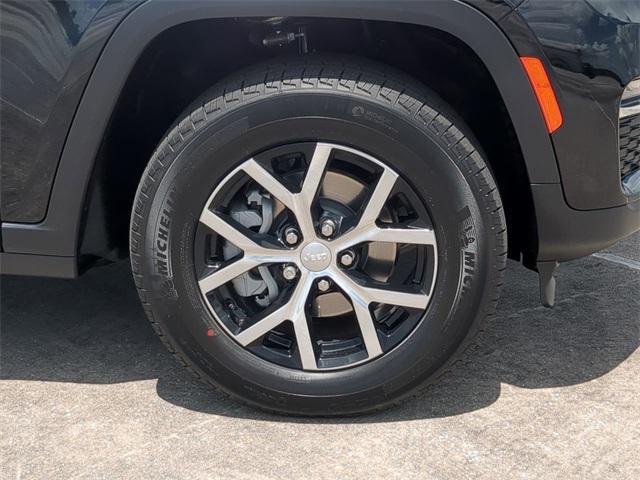 new 2025 Jeep Grand Cherokee car, priced at $41,346