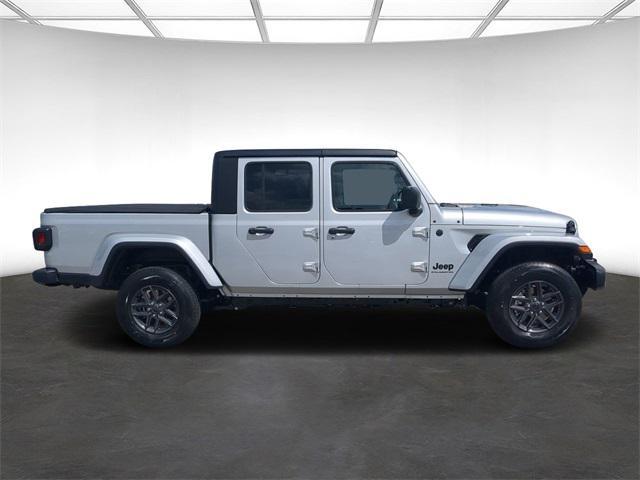 new 2024 Jeep Gladiator car, priced at $46,470