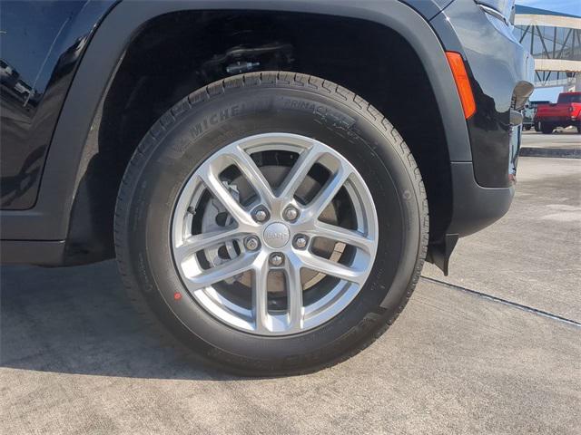 new 2025 Jeep Grand Cherokee car, priced at $39,175