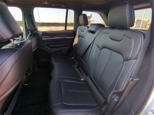 new 2025 Jeep Grand Cherokee car, priced at $40,792
