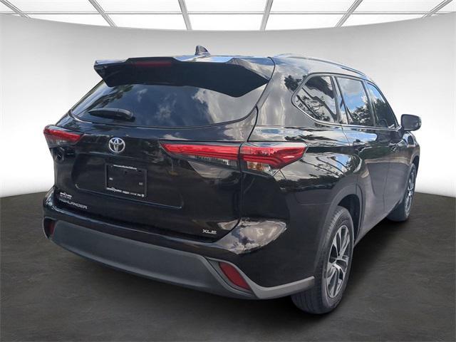 used 2022 Toyota Highlander car, priced at $32,249