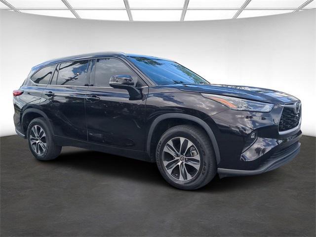 used 2022 Toyota Highlander car, priced at $32,249