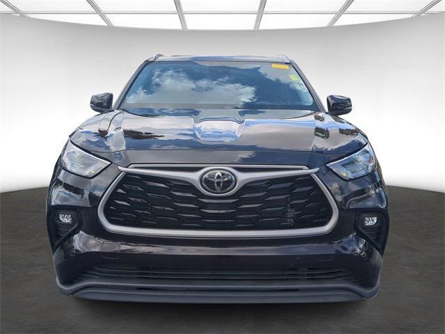 used 2022 Toyota Highlander car, priced at $32,249