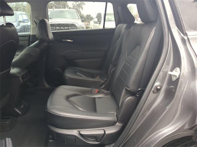 used 2023 Toyota Highlander car, priced at $36,999