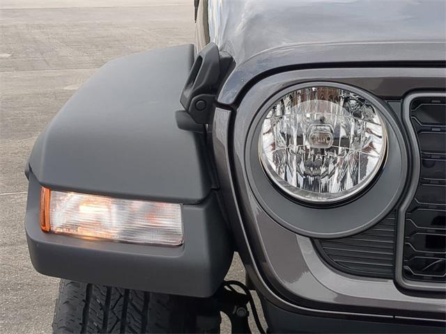 new 2025 Jeep Gladiator car, priced at $43,251