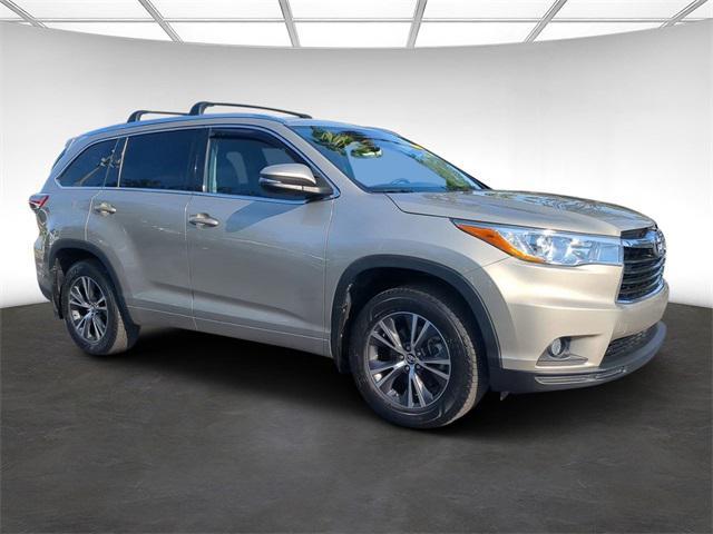 used 2016 Toyota Highlander car, priced at $19,342