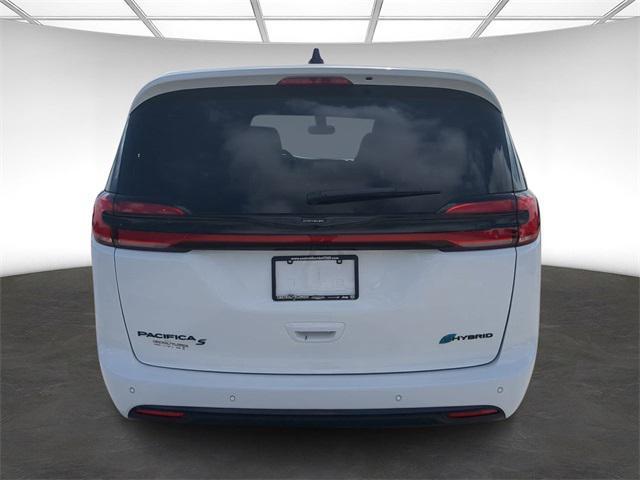 new 2024 Chrysler Pacifica Hybrid car, priced at $35,825